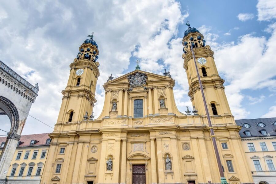 Munich: Old Town & Viktualienmarkt City Walk in German - Should you book this Old Town & Viktualienmarkt walk?