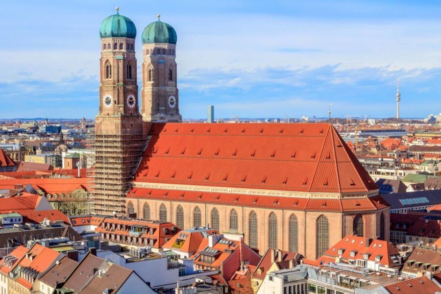 Munich: Old Town & Viktualienmarkt City Walk in German - Who this walk fits best