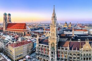Munich: Old Town Walking Tour - Marienplatz and the Old/New Town Hall: Where the Tour Starts