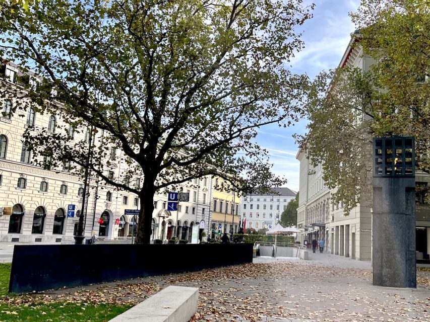 Munich: Private Half-Day Guided Walking Tour - Residenz Palace and Hofbräuhaus: power and performance in one run