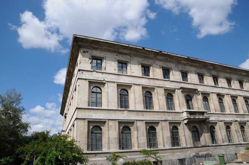 Munich: Private or Group Third Reich and WWII Walking Tour - How your guide uses documents and period pictures
