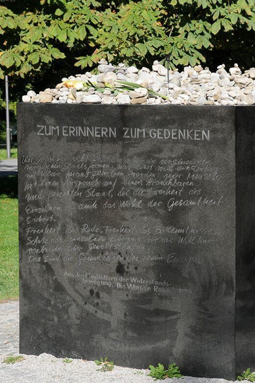 Munich: Private or Group Third Reich and WWII Walking Tour - What to bring (and what to avoid)