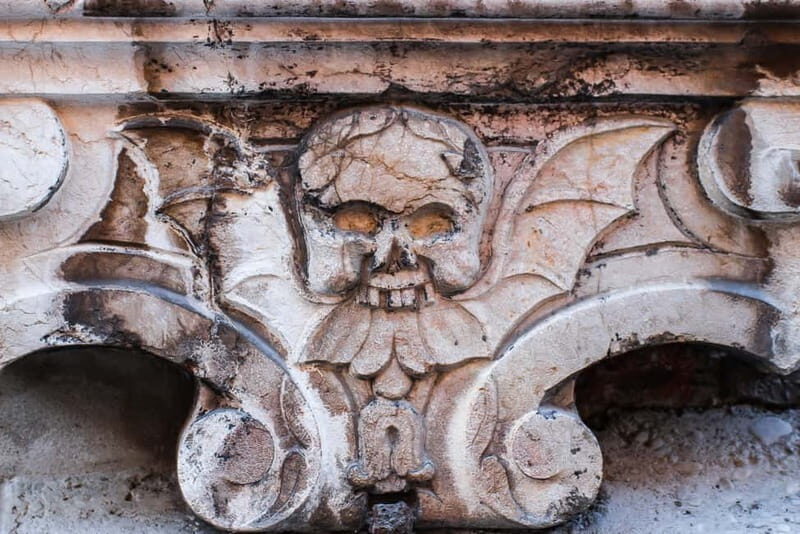 Munich: Raven Black Witches and Executioners Walking Tour - Hackenviertel and Hofstatt: where the stories turn street-level