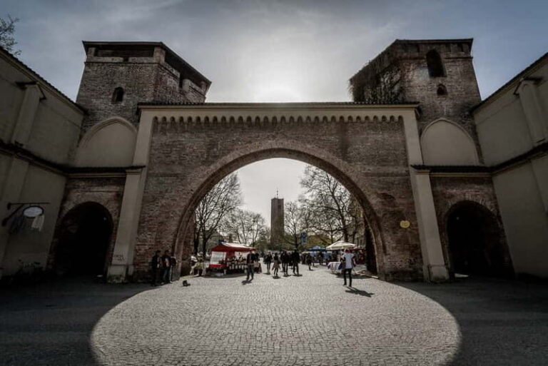 Munich: Raven Black Witches and Executioners Walking Tour - Starting at Frauenkirche: how the tour sets the tone