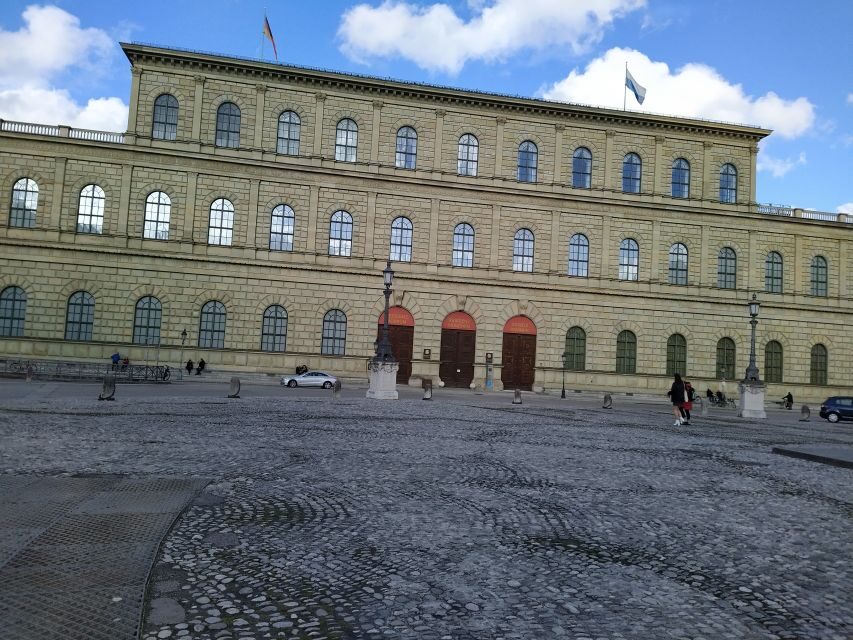Munich Residenz: Private Tour with artists and historians - Walkthrough pacing: private group benefits and what you’ll miss