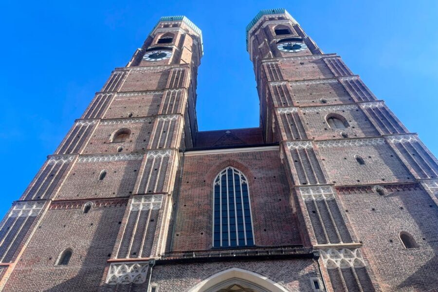 Munich: Self-guided sightseeing scavenger hunt for families - Turning Munich into a family game (without scheduling stress)