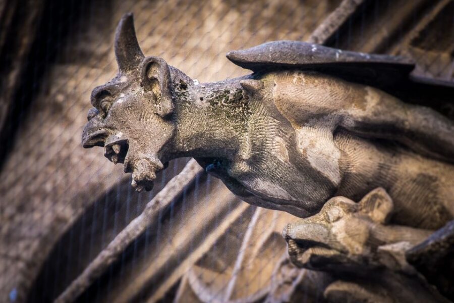 Munich: Spooky Tour of Old Town in German - Kreuzviertel and Promenade Square: where posh meets paranoia