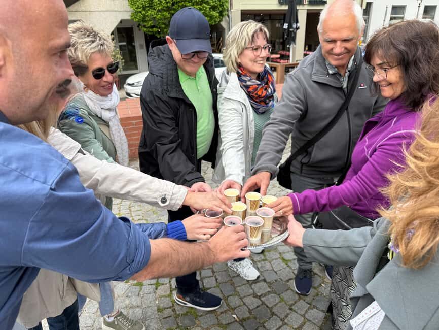 Munich: Viktualienmarkt Food Tasting Tour in German - Sausage, Pretzels, and Cheese: The Munich Comfort Loop