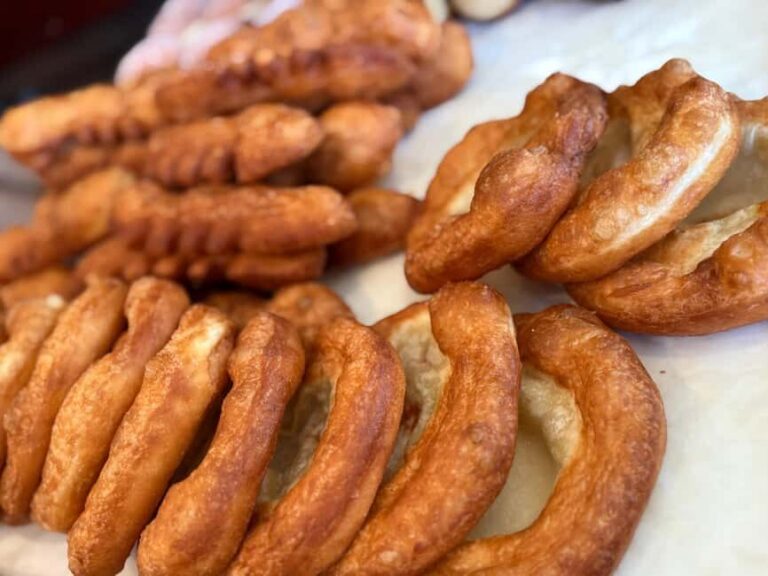 Munich: Viktualienmarkt Food Tasting Tour in German - Eight Market Stops in Two Hours: The Rhythm You’ll Feel