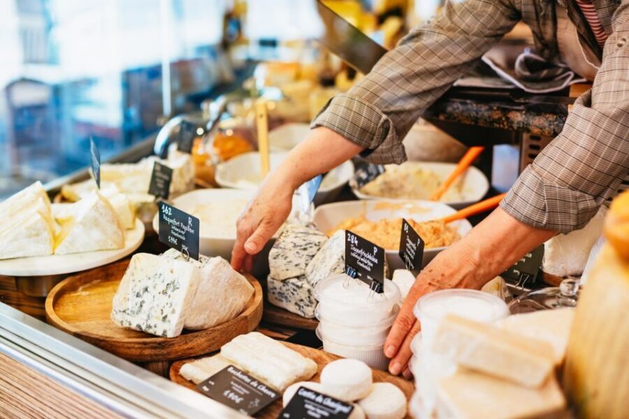 Munich: Viktualienmarkt Food Tour - What you’ll taste: Weißwurst, pretzels, cheeses, sausages, and beer