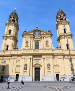 Munich: Walking tour of the old town with all your senses - Old town history, but told in a human way