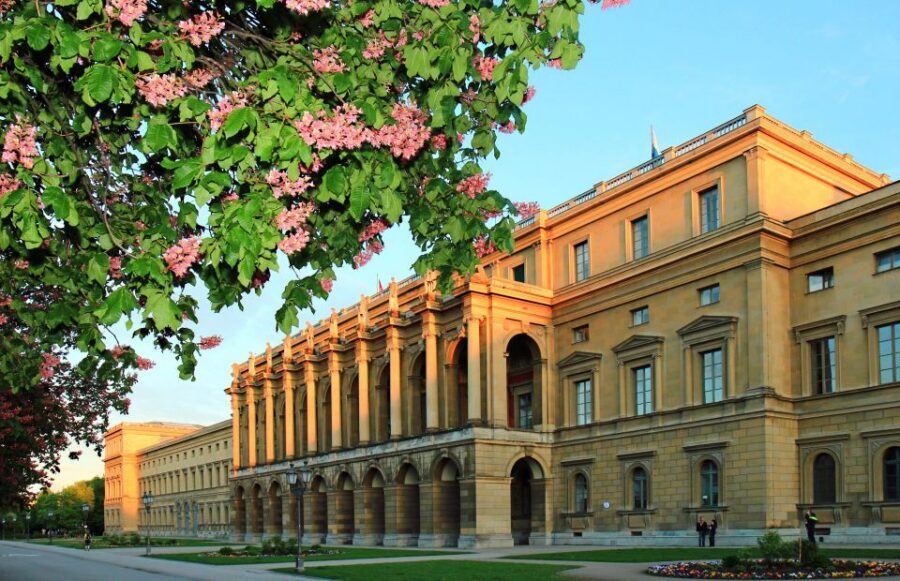 Munich: Walking Tour Old Town and Viktualienmarkt - Residenz, Bavarian State Opera, and Odeonsplatz: royalty and architecture angles