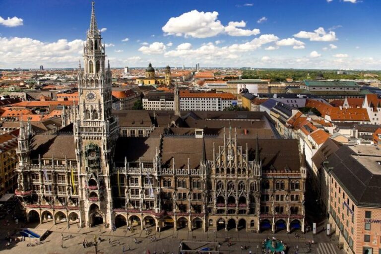 Munich: Walking Tour Old Town and Viktualienmarkt - Viktualienmarkt: how to enjoy the food-market part without overthinking it