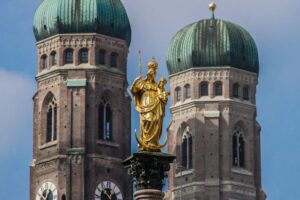 Mystic Munich - Sagas and Legends of the Old Town - Meeting at Marienplatz 15: The Easy Start That Sets the Tone
