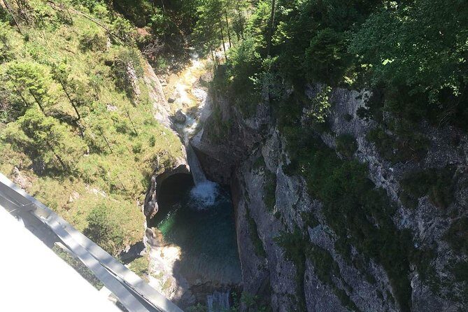 Neuschwanstein Castle and Linderhof Palace Day Trip from Munich - What makes the guides matter on this particular tour