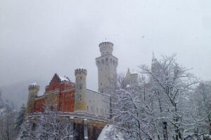 Neuschwanstein Castle Private Tour from Garmisch-Partenkirchen - Schloss Neuschwanstein: the big ticket, paced for real viewing