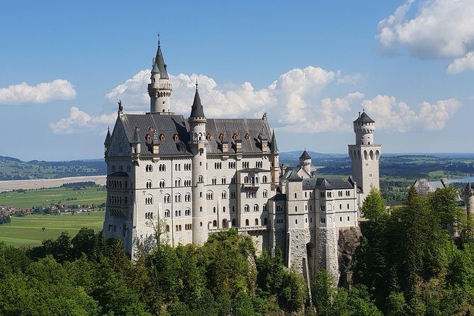 Neuschwanstein Castle Skip-the-Line Private Tour for Groups - Skip-the-line access at Neuschwanstein: Marienbrücke to the castle walk
