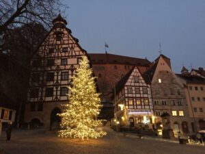 Nuremberg: Christmas City Culinary Tour - Hauptmarkt Nürnberg: where the tasting starts and the story clicks