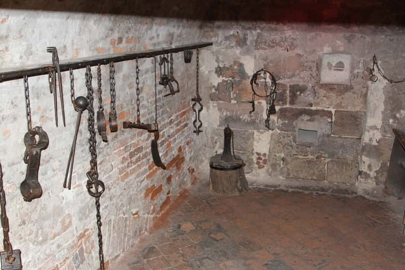 Nuremberg: Medieval Dungeons Guided Tour - Timing and meeting point: finding the Altes Rathaus entrance without stress