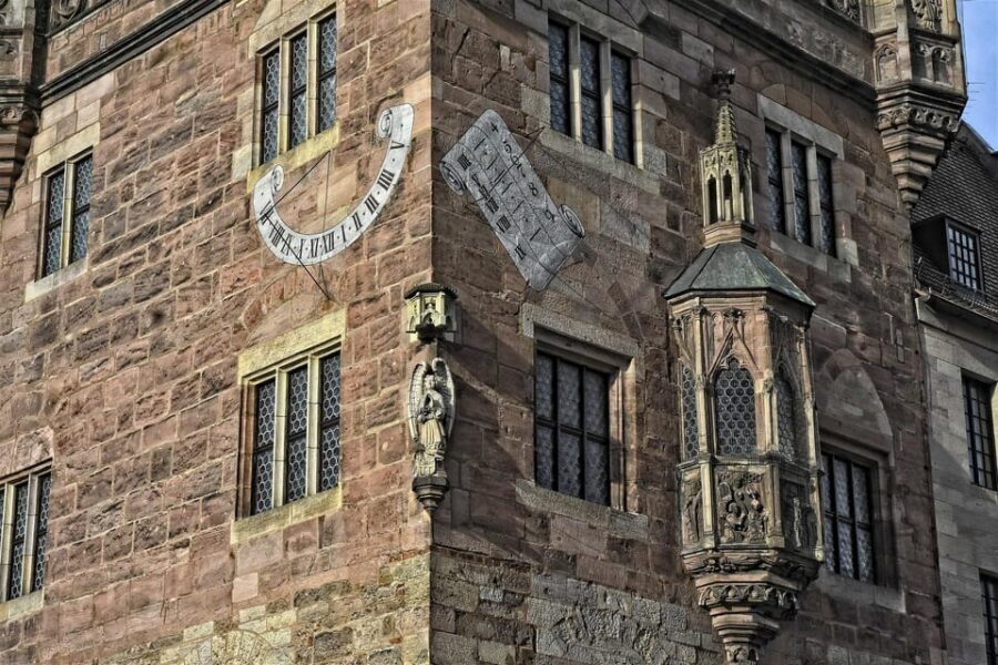 Nuremberg - Old town Historic Walking tour - Hauptmarket Square and the Annual Christmas-Market Power