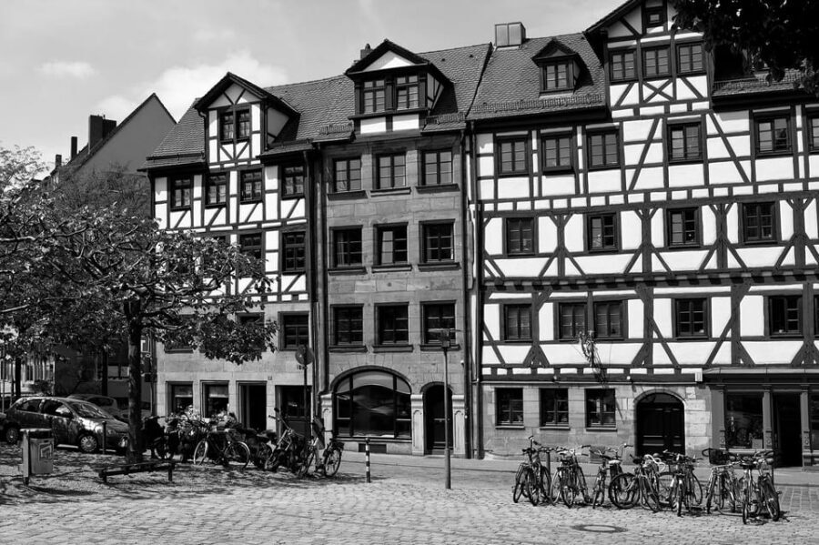 Nuremberg: The Old Town in Evening Light - IN GERMAN - Hangman’s Bridge: Master Franz, the darker side, and why it’s taught outdoors