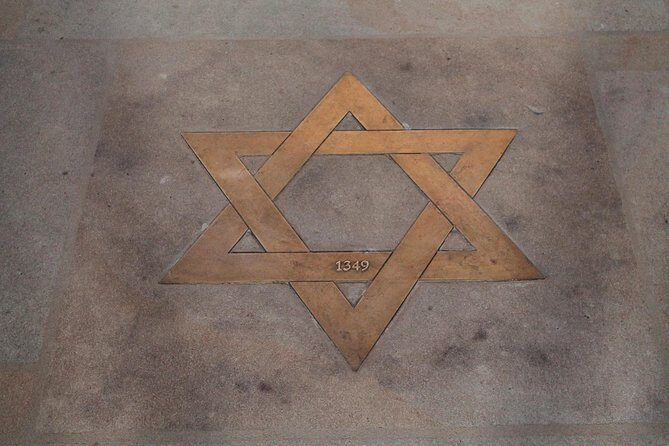 Nuremberg Third Reich Tour in Spanish - Frauenkirche: starting with the 1349 pogrom and the city’s role