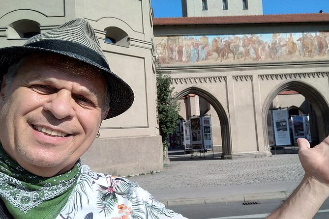 Paul's Private Tour Munich Highlights - The Extra Painting Stop in the 3-Hour Version