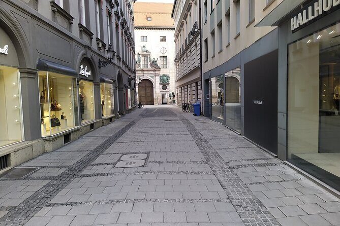 Paul's Welcome Walking Tour in Old Town Munich - Price value: $52.09 for 90 minutes, plus a book you’ll actually use