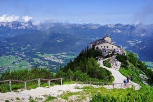 Private Eagles Nest & WWII Doku Center Tour incl. Tickets & Lunch - Kehlsteinhaus (Eagle’s Nest): private palace time and mountain photo angles