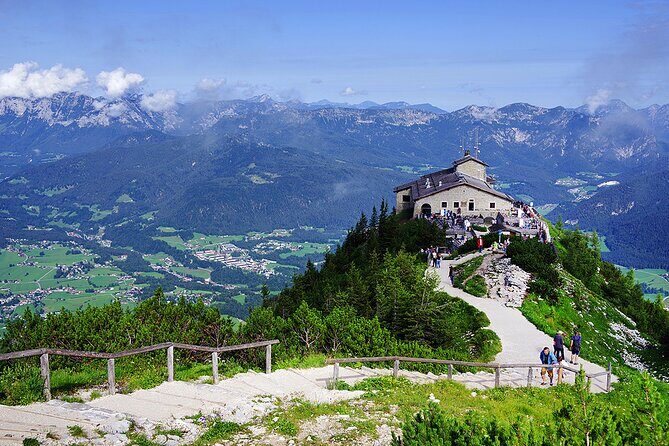 Private Eagles Nest & WWII Doku Center Tour incl. Tickets & Lunch - Kehlsteinhaus (Eagle’s Nest): private palace time and mountain photo angles