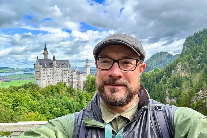 Private Neuschwanstein castle tour from Oberammergau village - Your guide’s Ludwig II storytelling (and why it earns the praise)