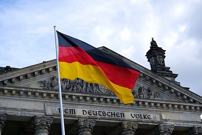 Private transfer from Munich to Vilshofen, 2 hours in Dachau - The 2-hour sightseeing stop: Dachau or Trausnitz Castle