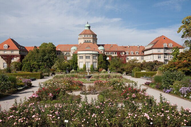 Private transfer: Vilshofen to Munich with 2h sightseeing stop - Choosing your 2-hour stop: Dachau Concentration Camp vs Trausnitz Castle