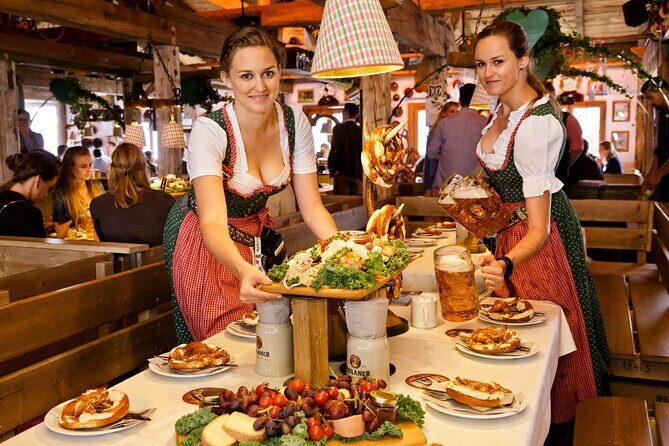 Private VIP Oktoberfest, Table, 3-Course-Menu, Beer & Champagne - The Day Plan: From Marienplatz to Your VIP Seats