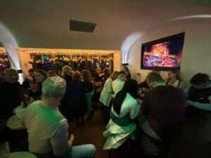 Pub crawl incl. Oktoberfest museum guided tour with beer tasting (private) - Beer Tasting With Pretzels: Where You Learn by Drinking