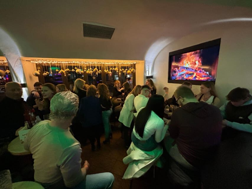 Pub crawl incl. Oktoberfest museum guided tour with beer tasting (private) - Beer Tasting With Pretzels: Where You Learn by Drinking