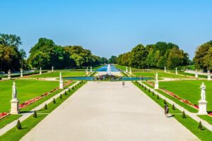 Skip-the-line Nymphenburg Palace Guided Tour with Transfers - The Nymphenburg Palace guided tour: rooms, art, and a real story