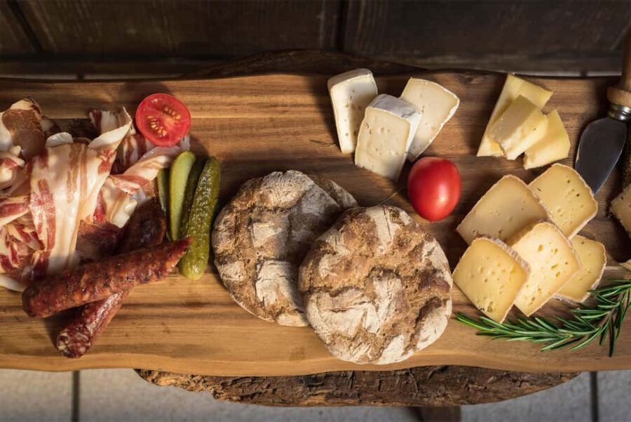 South Tyrolean specialties and wine tasting - South Tyrolean wine tastes like altitude