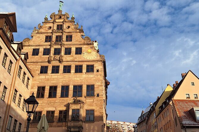 Walking tour Nuremberg - The route from Schöner Brunnen to Hauptmarkt: fountains, legends, and the old-town heart